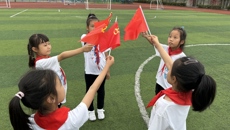 我和党旗合个影  一面旗帜表红心